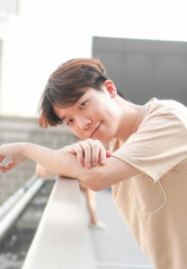 มิก-ภูมิภัส-เสื้อครีม