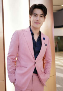 อ๊อฟ-ธีร์วศิษฐ์-เสื้อชมพู