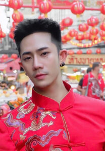 โจโจ้-จารุวัฒน์-เสื้อแดง