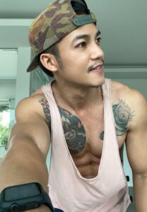 โน้ต-พรหมปพรรณ-ใส่หมวก โน้ต-พรหมปพรรณ-ใส่หมวก