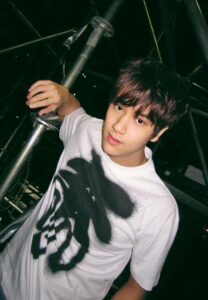 nanon-korapat-behind