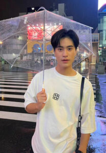 เจมีไนน์-นรวิชญ์-กางร่ม