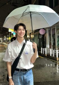 เป็นต่อ-จีรภัทร-ดารากางร่ม