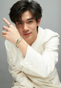 โฟร์ท ณัฐวรรธน์-นักร้อง