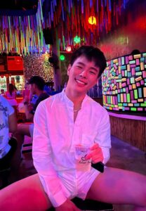 Kornrawut-Poudontong-เสื้อเชิ้ตขาว