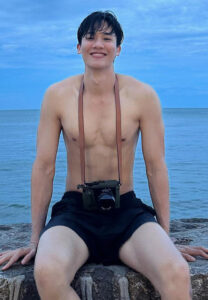 เต-ตะวัน-ถอดเสื้อ