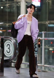 เต-ตะวัน-เสื้อม่วง