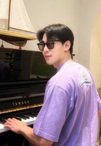 อุ้ม-ทักษกร-เล่นเปียโน อุ้ม-ทักษกร-เล่นเปียโน