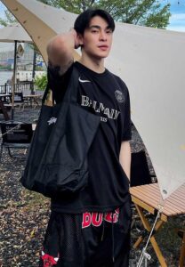 อุ้ม-ทักษกร-เสื้อยืดดำ อุ้ม-ทักษกร-เสื้อยืดดำ