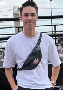 แมทธิว-ดีน-พิธีกรเสื้อยืดขาว แมทธิว-ดีน-พิธีกรเสื้อยืดขาว