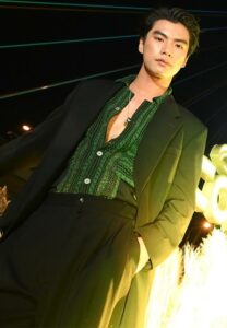 โอม-ภวัต-ดาราเกินต้าน