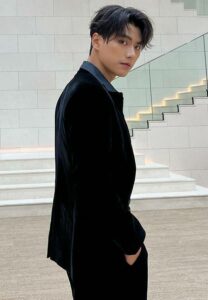 โอม-ภวัต-ดาราเท่จัด