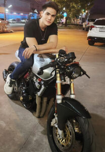 Tao-Nadtaworn-ขี่รถ