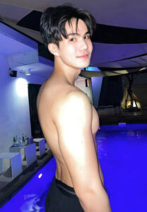 Tao-Nadtaworn-ถอดเสื้อ