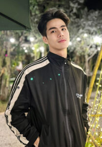 Tao-Nadtaworn-เสื้อแขนยาวดำ