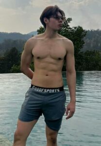 แยม-ปรเมษฐ์-ถอดเสื้อ