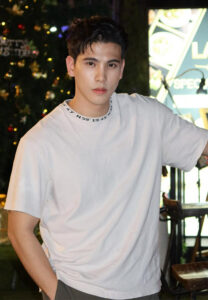 Kong -Butjinda-เสื้อยืดขาว