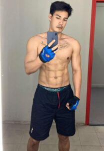 แทนไท-รัตนเดช-ถอดเสื้อ