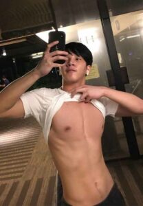 Manatsawee-Pakiriyo-โชว์กล้าม