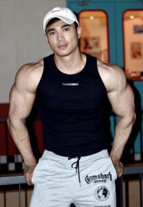 Peerawat-Wichianrak-ใส่หมวก