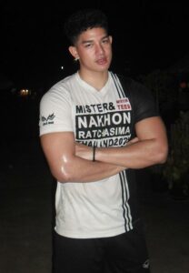 Tanyaphong Wichaisri กล้ามโต (2) Tanyaphong Wichaisri กล้ามโต (2)