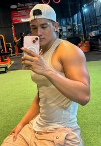 Tanyaphong-Wichaisri-เล่นกล้าม Tanyaphong-Wichaisri-เล่นกล้าม