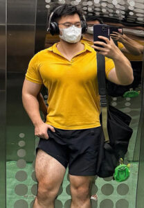 Alex-เสื้อเหลือง