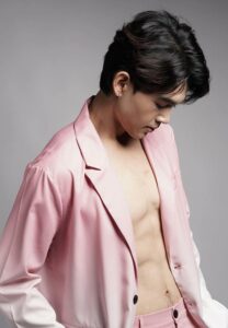 Wanchaloem-Parichatboriboon-ชุดชมพู