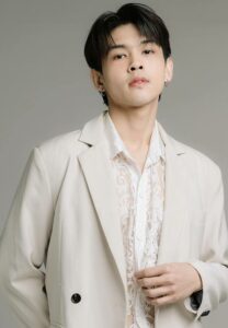 Wanchaloem-Parichatboriboon-เสื้อสูทครีม