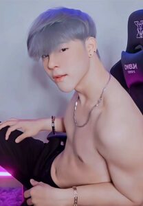 ENZO-เน็ตไอดอลหน้าหล่อ