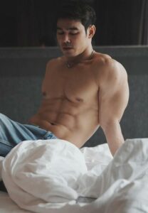 Kaernt-Artius-แขนล่ำ