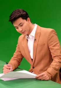 Natchanon Apasrirat-นักข่าว