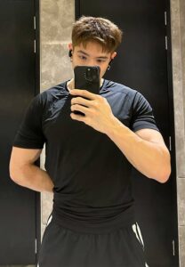 Kelvinyapkumkit-แขนล่ำ