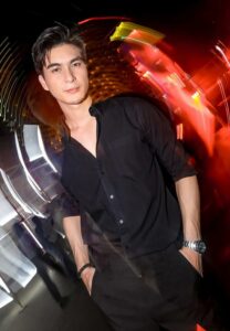 Prach-pratrawi-นักแสดงสายเที่ยว