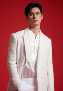 Prach-pratrawi-นักแสดงเสื้อแขนยาว