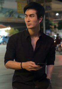 Prach-pratrawi-เสื้อเชิ้ตดำ