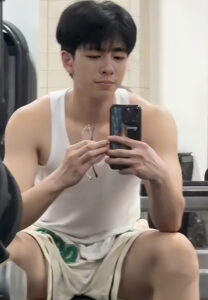 เจ-เก้านิ้ว-เซลฟี่ เจ-เก้านิ้ว-เซลฟี่