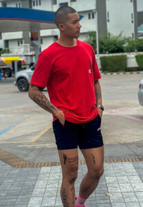 Kanawat-Nut เสิ้อแดง