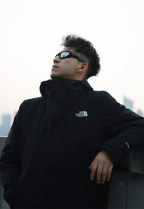 Kevin-CHEN-เสื้อดำ Kevin-CHEN-เสื้อดำ