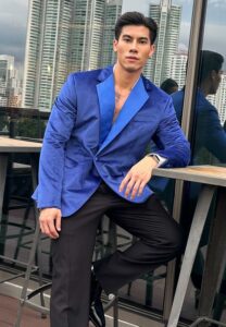 Chutipong-Fame-เสื้อสูทน้ำเงิน