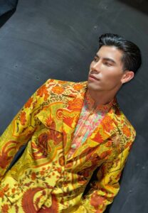 Chutipong-Fame-เสื้อเหลือง