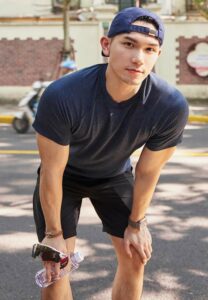 MA-HUIYI-ใส่หมวก