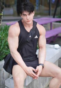 Shira-Theo-กล้ามแน่น