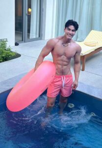 Shira-Theo-กล้ามใหญ่