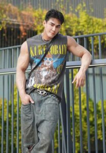 Shira-Theo-หน้าหล่อ