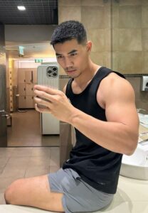 Breeze-โชว์กล้าม