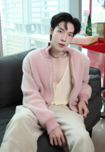 Chinnawat-ชุดชมพู