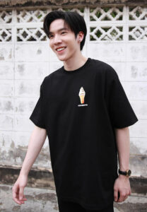 Chinnawat-เสื้อยืดดำ