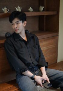 Adithep-Pruankaew-เสื้อเชิ้ตดำ