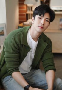 Adithep-Pruankaew-เสื้อแขนยาว